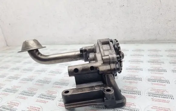 Volkswagen Touran I Oil pump 038115105C