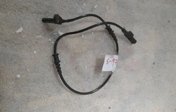 Mercedes-Benz E W211 ABS brake wheel speed sensor a2115401317 2115401317