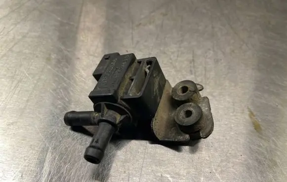 Volvo S80 Turbo solenoid valve 9470775