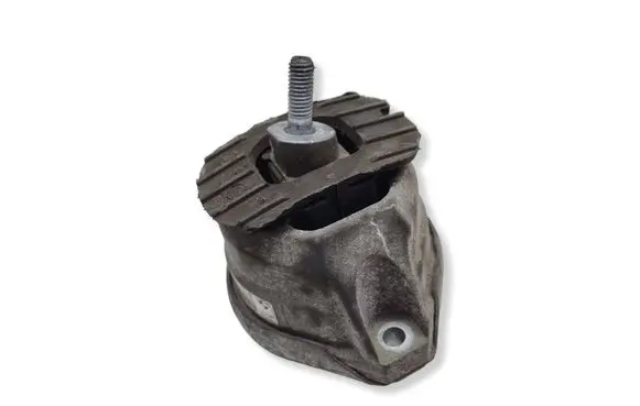 BMW 5 E60 E61 Engine mount bracket 6774620