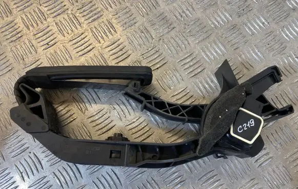 Mercedes-Benz CLS C219 Accelerator throttle pedal A2113000904