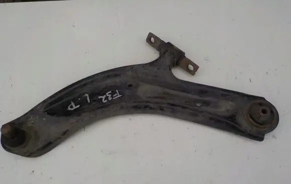 Nissan X-Trail T32 Front lower control arm/wishbone 65566556