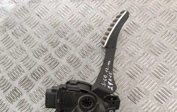 Volvo S60 Accelerator throttle pedal 31329371