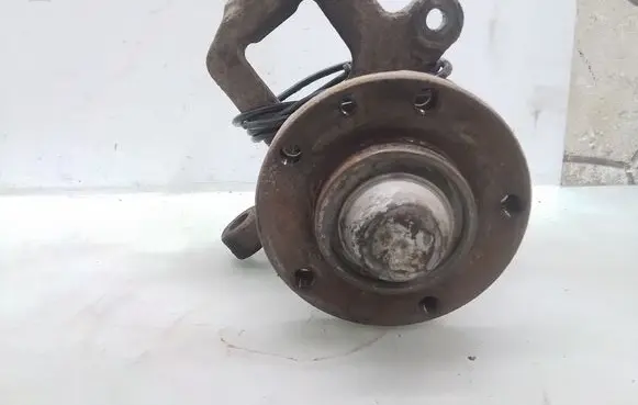Mercedes-Benz Sprinter W901 W902 W903 W904 Front wheel hub spindle knuckle