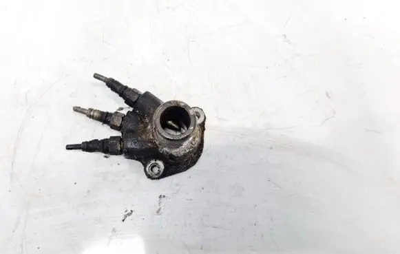 Volkswagen PASSAT B4 Engine coolant pipe/hose 028121145B