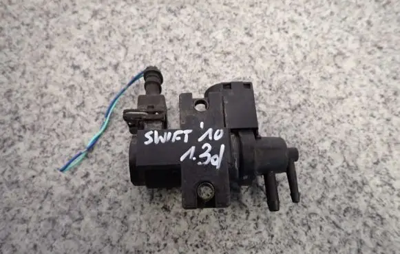 Suzuki Swift II Vacuum valve 18117-79J51