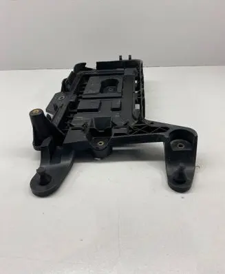 Volkswagen Tiguan Battery tray 1K0915333