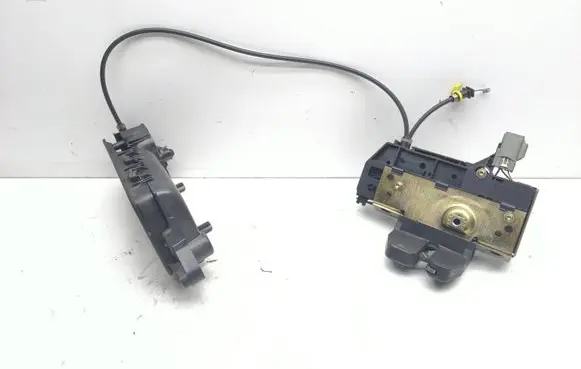 Volvo XC90 Tailgate/trunk/boot lock/catch/latch 30753070 8652552