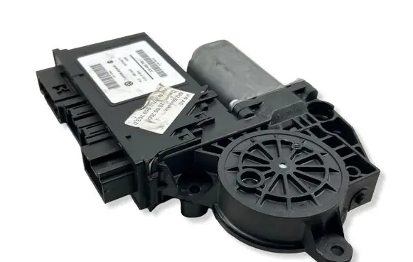 Volkswagen Touareg I Rear door window regulator motor 0130821765