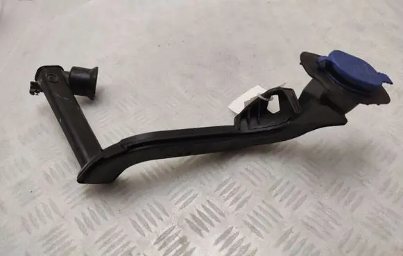 Mercedes-Benz GLC X253 C253 Window washer liquid tank fill tube A2138600164