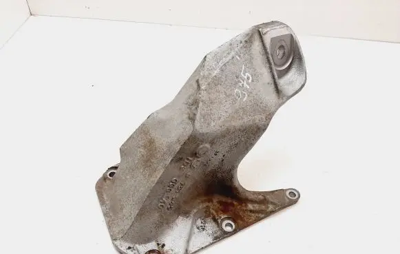 BMW X5 E53 Engine mounting bracket 6751345