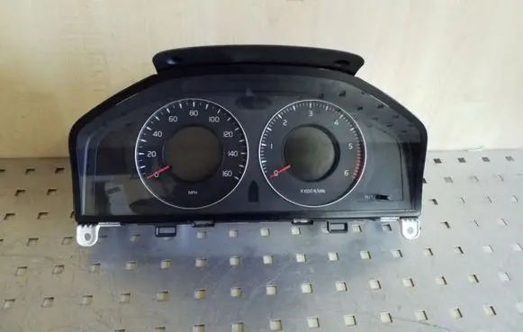 Volvo V70 Speedometer (instrument cluster) 31254540AA