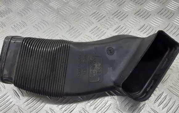 Audi A6 S6 C5 4B Air intake hose/pipe 8D0129617E
