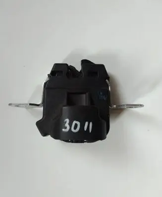 Loading door lock