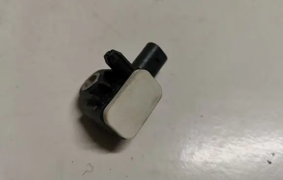 Dodge Durango Airbag deployment crash/impact sensor A1668210151