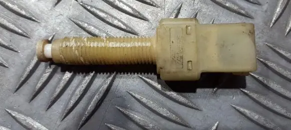 Volkswagen PASSAT B5 Brake pedal sensor switch 443945515