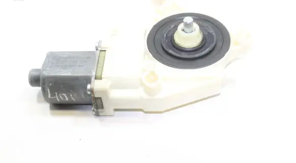 Mercedes-Benz B W246 W242 Front door window regulator motor 0130822691 A2469065200