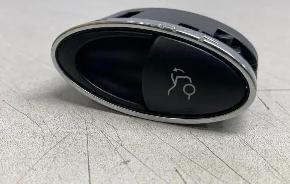 Mercedes-Benz CLS C219 Tailgate/boot open switch button A2118210379