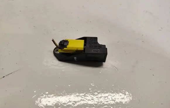 Volkswagen Caddy Airbag deployment crash/impact sensor 5WK42895 6Q0909606