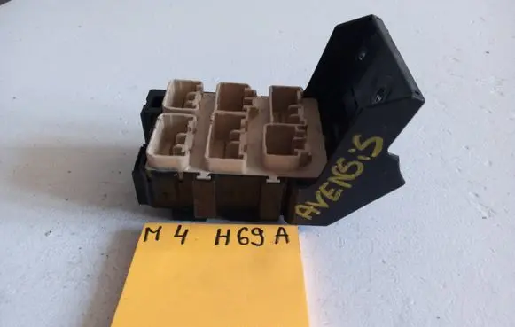 Toyota Avensis T250 Fuse box set 1212123