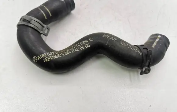 Mercedes-Benz B W245 Engine coolant pipe/hose A1698320194 DBL625412