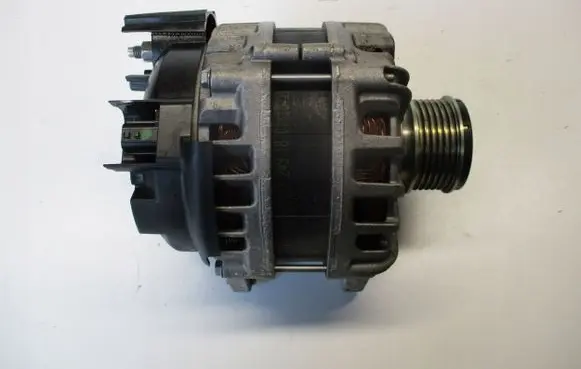 Nissan Qashqai Generator/alternator 231002419R