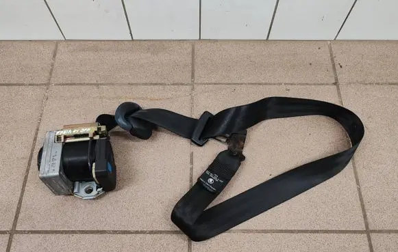 Skoda Fabia Mk1 (6Y) Front seatbelt 6Y0857702A