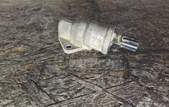 Ford Focus Idle control valve (regulator) 9F715 XS4U