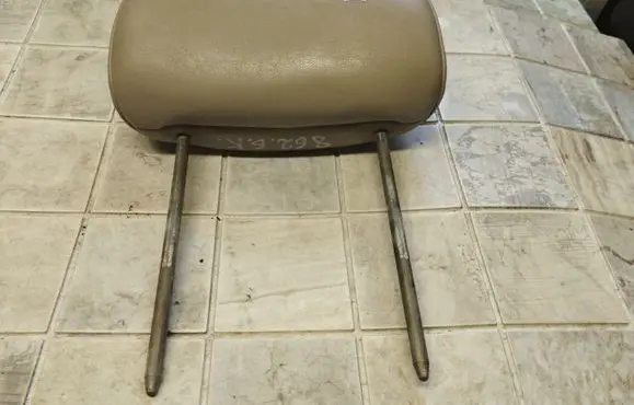 Chrysler Pacifica Rear seat headrest 