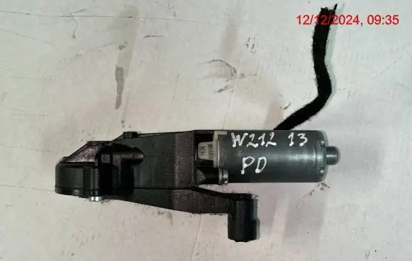 Mercedes-Benz E W212 Seat adjustment motor A2205459628 2205459628