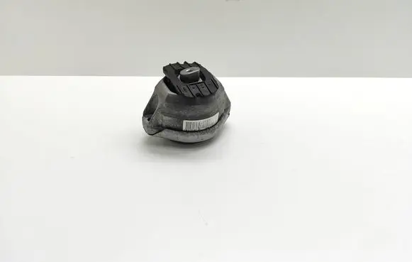 BMW 5 E60 E61 Engine mount bracket 159346 15934612 6775487