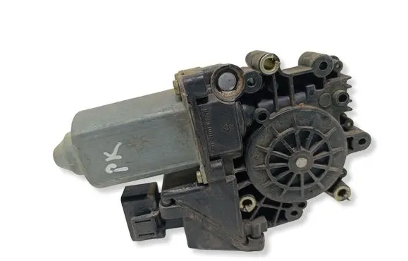 Audi A4 S4 B5 8D Front door window regulator motor 8D0959801