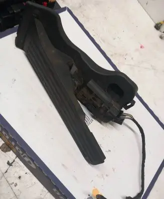Volkswagen PASSAT B6 Accelerator throttle pedal 1K1723503L 6PV00860001