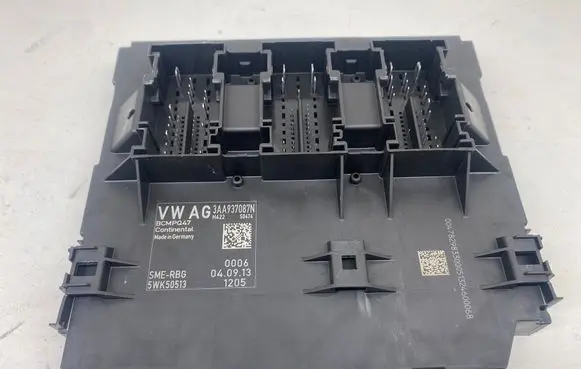 Volkswagen PASSAT B7 Comfort/convenience module 3AA937087N