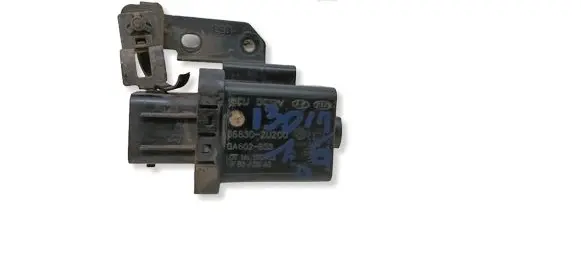 Hyundai i30 Glow plug pre-heat relay 368302U200
