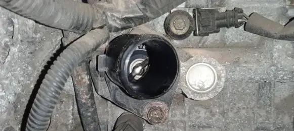 Nissan Note (E11) Engine coolant pipe/hose