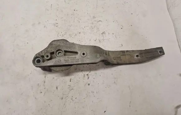 Audi A4 S4 B5 8D Rear differential/diff mount bracket 8D0599289