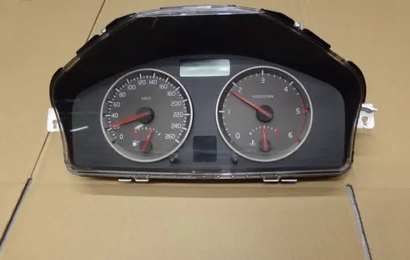 Volvo V50 Speedometer (instrument cluster) 30710071