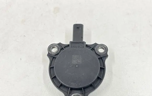 Mercedes-Benz CLS C218 X218 Camshaft vanos timing valve A2761560490