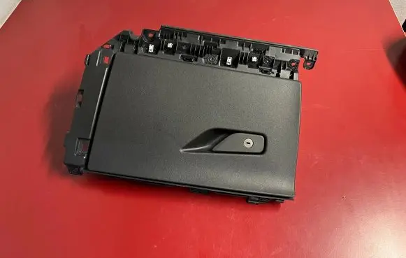 BMW X1 U11 Glove box T0546371 2607192X