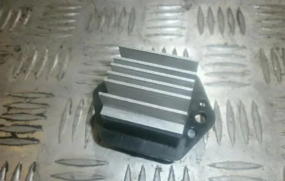 KIA Sedona Heater blower motor/fan resistor w30e18