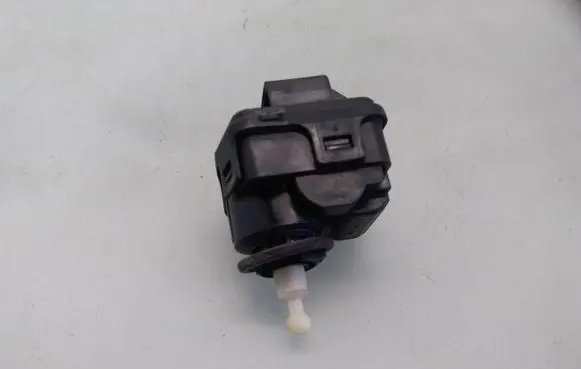 Headlight level adjustment motor