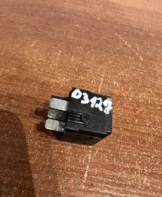Mercedes-Benz E W210 Other relay A0025421319 D3127
