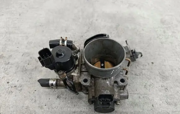 Mitsubishi Lancer VIII Throttle body valve 726015W50