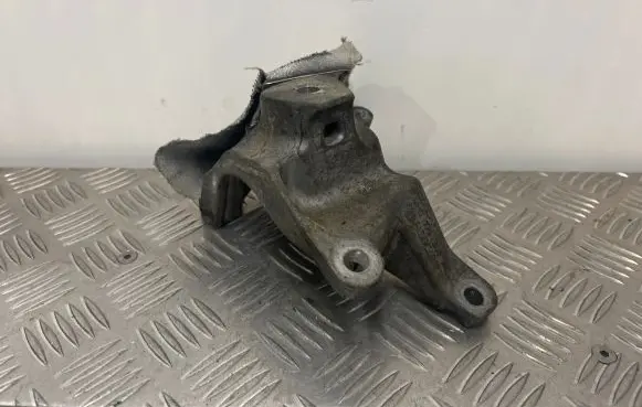 Audi A8 S8 D4 4H Engine mounting bracket 4H0199307AC