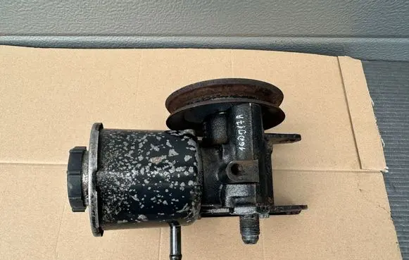 Nissan Patrol 160 Power steering fluid tank/reservoir 49110C6000