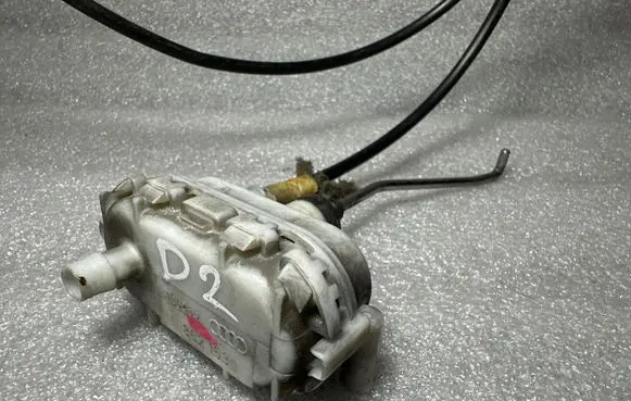 Audi A8 S8 D2 4D Central locking vacuum pump 4A0862153A