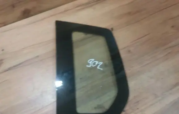 Mazda 2 Rear side window