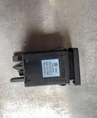 Volkswagen PASSAT B5.5 Hazard light switch