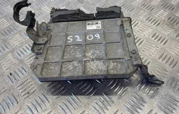Toyota Auris 150 Engine control unit/module 8966102W80 MB2754000481